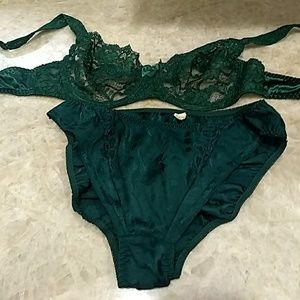 Victoria secret green bra 36C and panties L set
